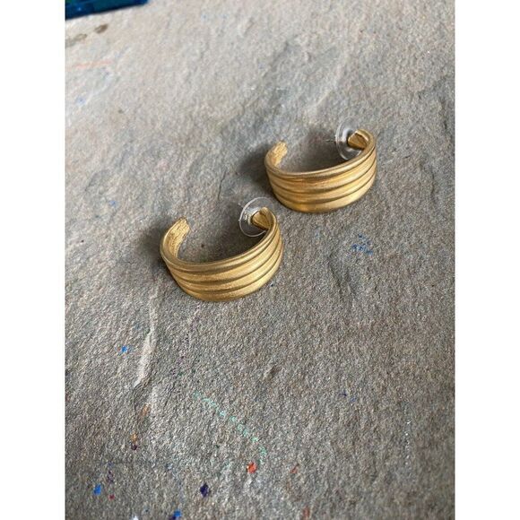 Vintage Hoop Earrings Half Hoops Gold Plated 1.25 x 0.5 Textured Striped - Picture 8 of 9
